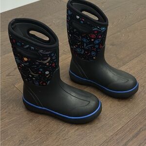 Bogs Kids Black and Multicolor Pattern Boots